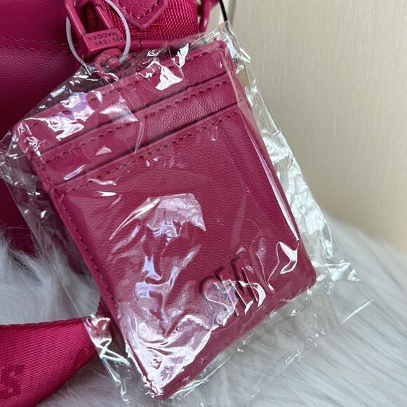 NWT Steve Madden (BZOIA) Crossbody Bag w/AirPod Case & I.D. Card Holder- Fuschia - Picture 6 of 13